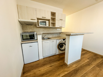 Kuchyňský kout - Pronájem bytu 1+kk v družstevním vlastnictví 21 m², Prachatice