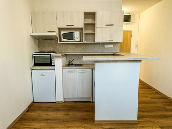 Kuchyňský kout - Pronájem bytu 1+kk v družstevním vlastnictví 21 m², Prachatice
