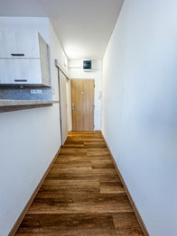 Vstupní chodba - Pronájem bytu 1+kk v družstevním vlastnictví 21 m², Prachatice