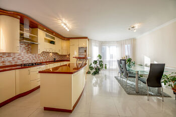 Prodej domu 636 m², Chlumčany