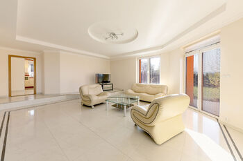 Prodej domu 636 m², Chlumčany