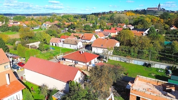 Pohled na RD a zámek Mělník - Prodej domu 235 m², Hořín