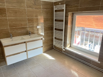 2NP koupelna - Prodej domu 235 m², Hořín
