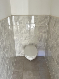 Samostatná toaleta - Prodej domu 235 m², Hořín
