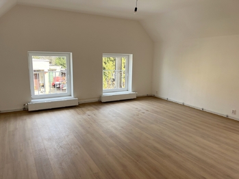 2NP obytná místnost /pokoj - Prodej domu 235 m², Hořín