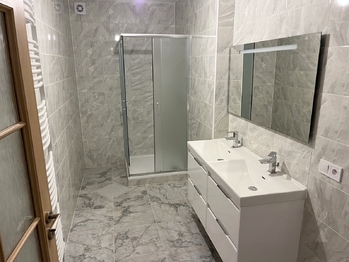 1NP - koupelna - Prodej domu 235 m², Hořín