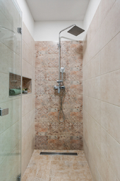 Sprcha - Prodej domu 316 m², Dřísy