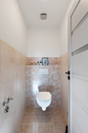 Dolní toaleta - Prodej domu 316 m², Dřísy