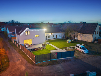 Dům večer - Prodej domu 316 m², Dřísy