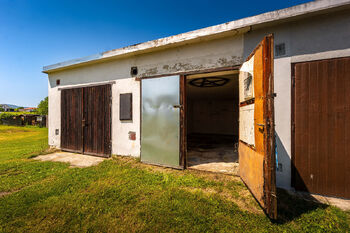 garáž s možností přikoupení - Prodej bytu 3+1 v osobním vlastnictví 76 m², Nové Hrady