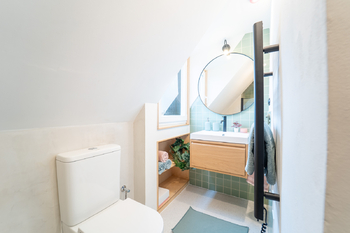 Koupelna - umyvadlo - Prodej bytu 1+kk v osobním vlastnictví 40 m², Praha 7 - Holešovice 