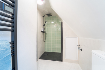 Koupelna - sprchový kout - Prodej bytu 1+kk v osobním vlastnictví 40 m², Praha 7 - Holešovice