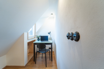 Pracovní kout - Prodej bytu 1+kk v osobním vlastnictví 40 m², Praha 7 - Holešovice