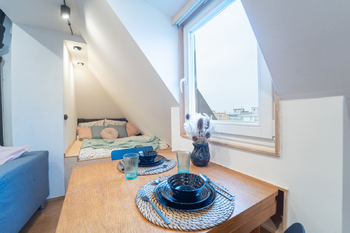 Jídelní stůl - Prodej bytu 1+kk v osobním vlastnictví 40 m², Praha 7 - Holešovice