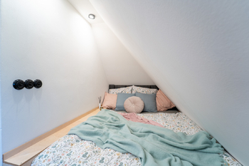 Ložnice - Prodej bytu 1+kk v osobním vlastnictví 40 m², Praha 7 - Holešovice