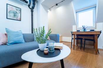 Obývací pokoj - Prodej bytu 1+kk v osobním vlastnictví 40 m², Praha 7 - Holešovice