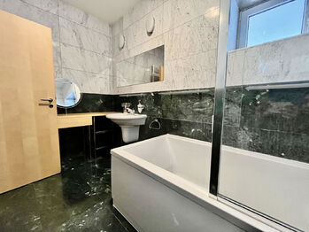 Pronájem bytu 4+kk v osobním vlastnictví 130 m², Praha 8 - Kobylisy