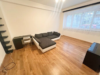 Pronájem bytu 2+1 v osobním vlastnictví 61 m², Praha 10 - Vršovice