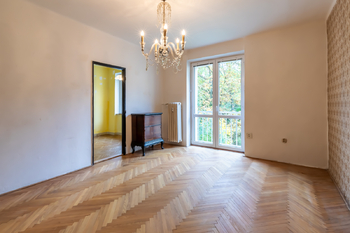 obývací pokoj s pohledem do kuchyně - Prodej bytu 2+1 v osobním vlastnictví 53 m², Praha 6 - Veleslavín