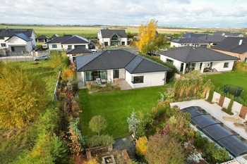 pohled z dronu - Prodej bytu 5+kk v osobním vlastnictví 226 m², Sibřina