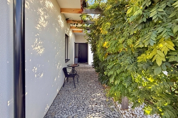 vstup do domu - Prodej bytu 5+kk v osobním vlastnictví 226 m², Sibřina