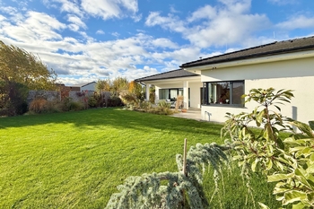 zahrada - Prodej bytu 5+kk v osobním vlastnictví 226 m², Sibřina