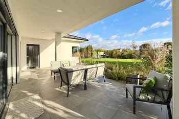 terasa - Prodej bytu 5+kk v osobním vlastnictví 226 m², Sibřina