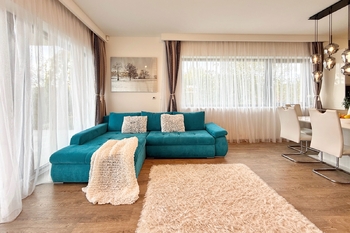 obývací pokoj - Prodej bytu 5+kk v osobním vlastnictví 226 m², Sibřina