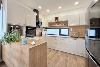 kuchyně - Prodej bytu 5+kk v osobním vlastnictví 226 m², Sibřina