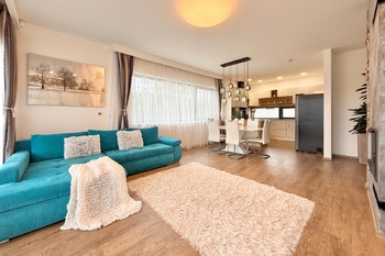 obývací pokoj - Prodej bytu 5+kk v osobním vlastnictví 226 m², Sibřina