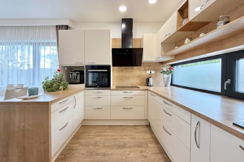 kuchyně - Prodej bytu 5+kk v osobním vlastnictví 226 m², Sibřina