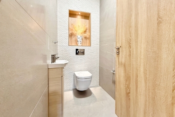 WC - Prodej bytu 5+kk v osobním vlastnictví 226 m², Sibřina