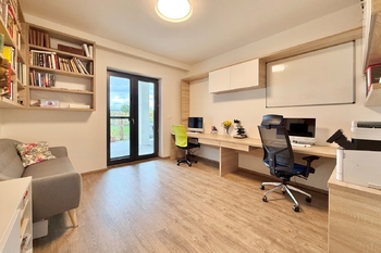 pracovna - Prodej bytu 5+kk v osobním vlastnictví 226 m², Sibřina