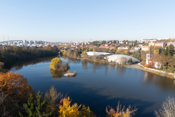 Prodej - bytová jednotka 4+kk – 128,72 m², zahrada 109,02 m², 2 parkovací stání. Praha 10 – Záběhlice u Hamru - Prodej bytu 4+kk v osobním vlastnictví 238 m², Praha 10 - Záběhlice