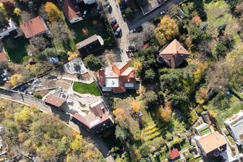 Prodej - bytová jednotka 4+kk – 128,72 m², zahrada 109,02 m², 2 parkovací stání. Praha 10 – Záběhlice u Hamru - Prodej bytu 4+kk v osobním vlastnictví 238 m², Praha 10 - Záběhlice