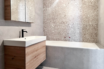 Prodej - bytová jednotka 4+kk – 128,72 m², zahrada 109,02 m², 2 parkovací stání. Praha 10 – Záběhlice u Hamru - Prodej bytu 4+kk v osobním vlastnictví 238 m², Praha 10 - Záběhlice