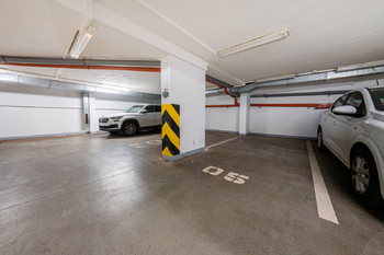 garážové stání - Pronájem bytu 2+kk v osobním vlastnictví 70 m², Praha 5 - Košíře