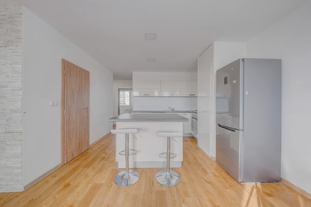 Pronájem bytu 3+kk v družstevním vlastnictví 70 m², Praha 4 - Háje