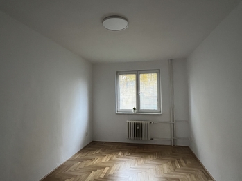pokoj - Prodej bytu 3+1 v osobním vlastnictví 70 m², Pardubice