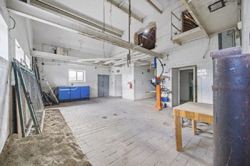 Prodej výrobních prostor 1220 m², Skorošice