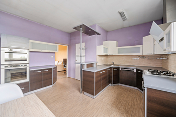 Prodej domu 1220 m², Skorošice