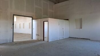 Prodej skladovacích prostor 3690 m², Dolní Chvatliny