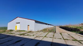 Prodej výrobních prostor 3690 m², Dolní Chvatliny