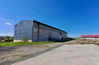 Pronájem skladovacích prostor 3690 m², Dolní Chvatliny