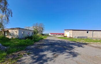 Pronájem výrobních prostor 3690 m², Dolní Chvatliny