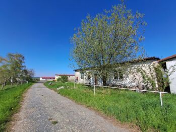 Pronájem výrobních prostor 3690 m², Dolní Chvatliny