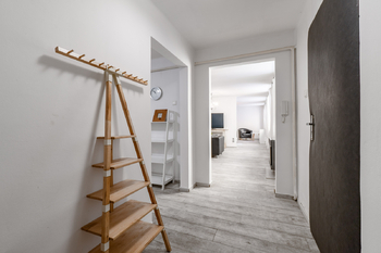 Chodba - Prodej kancelářských prostor 60 m², Praha 8 - Karlín