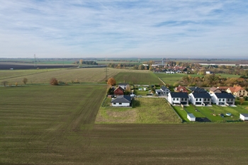pozemek z dronu - Prodej pozemku 852 m², Zápy