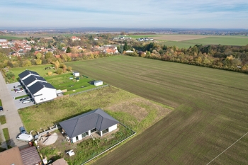 pozemek z dronu - Prodej pozemku 852 m², Zápy