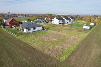 Prodej pozemku 852 m², Zápy